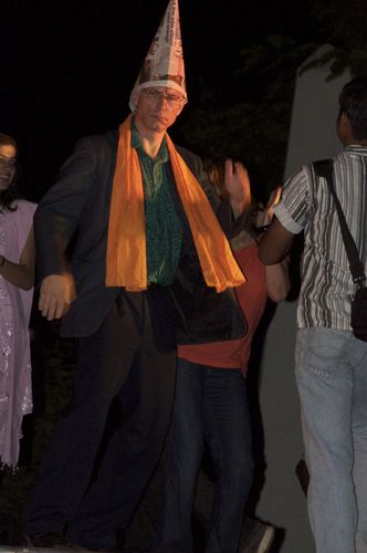 R Shakin His Groove Thang